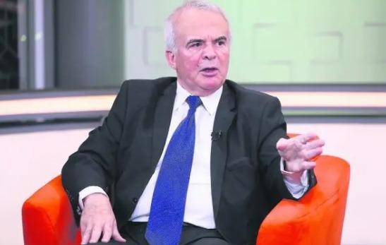 Entre consignas y realidades Entre consignas y realidades