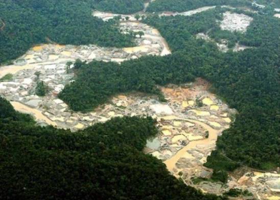 Contaminación en el Amazonas .