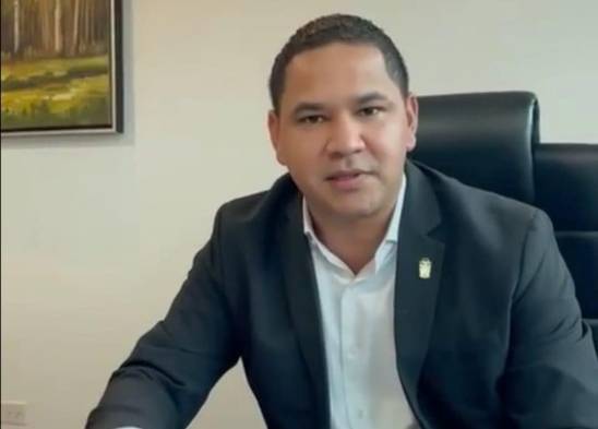 Diputado Elías Vigil.