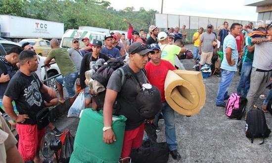 Una marea de cubanos entre la deportación de Colombia y el sueño americano 