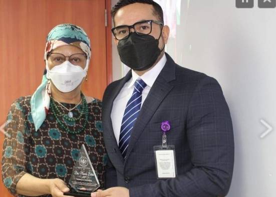 Médicos son distinguidos por su impecable trabajo