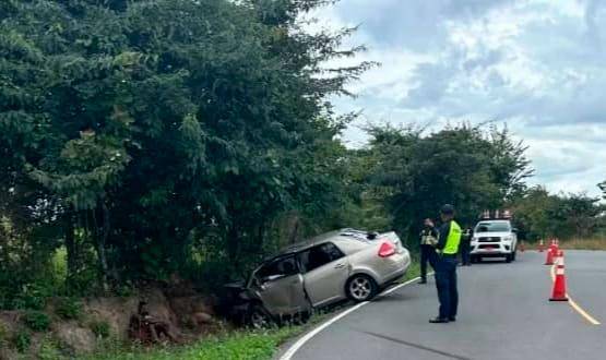 Tránsito investiga las verdaderas causas que provocaron esta tragedia en la carretera en San Carlos.