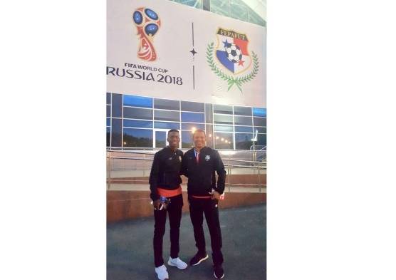 Rodriguez junto a el jefe medico de la selección Gerinaldo Martínez .