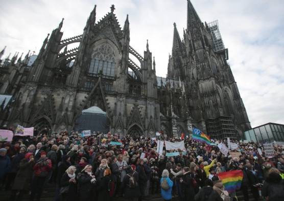 Tensa manifestación de ultraderechistas al grito de ¡fuera Merkel!