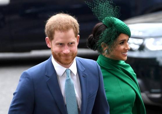 Enrique y Meghan visitan a Isabel II de camino a los Países Bajos