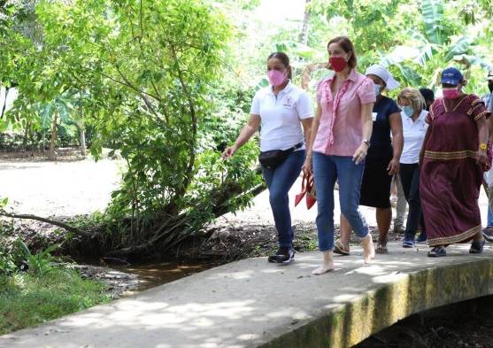 Habitantes de Río Caña reciben visita de asistencia social