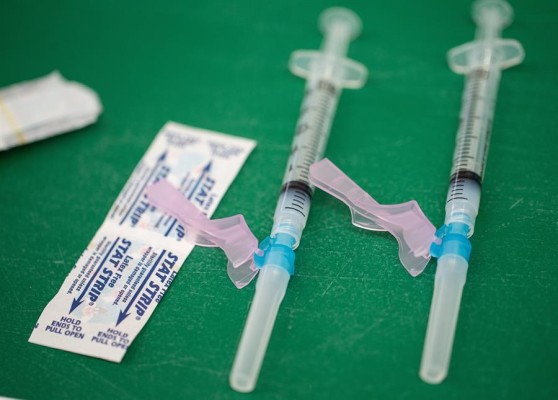 Piden a 29 estados de EE.UU. transparencia en vacunación de minorías