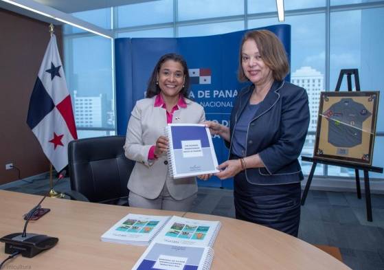 Embajadora de Panamá en la Unesco recibe propuesta sobre la ruta colonial 