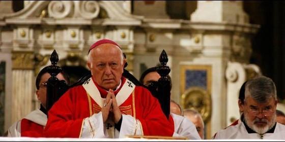 Arzobispo de Santiago acude pero no declara ante Fiscalía por encubrimiento