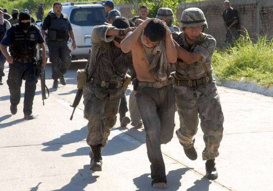 Fuerzas de seguridad mexicanas durante un operativo en marzo de 2013.