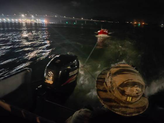 Policía rescata a tripulación que se mantenía a la deriva en la bahía de Panamá