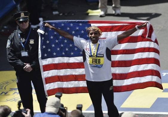 Mebrahtom Keflezighi celebró su victoria