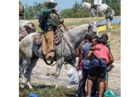 Polémica por imágenes de fronterizos gringos sometiendo a migrantes haitianos