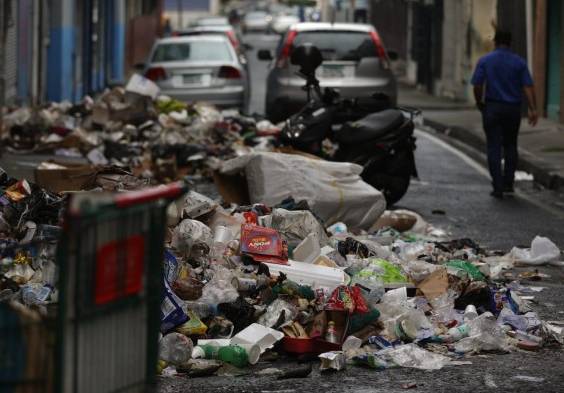 La basura ocupa las calles