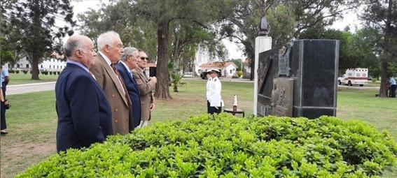 CADA 3 DE NOVIEMBRE, CADETES SOBREVIVIENTES DEL T-43 SE REÚNEN PARA HONRAR LA MEMORIA DE LOS CADETES DEL T-48 DESAPARECIDOS.