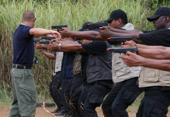 Propone reformar la ley de escolta del SPI.