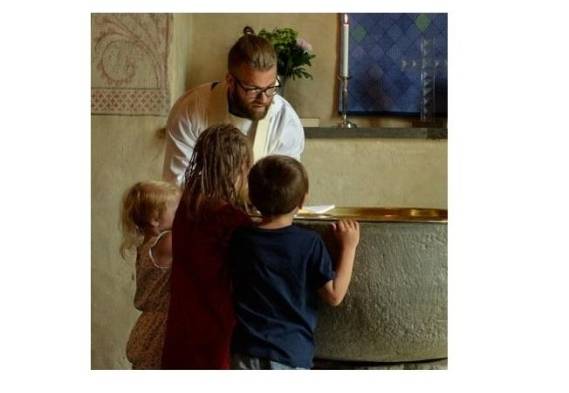 Oskar, el cura de 35 años que combina la religión con el crossfit