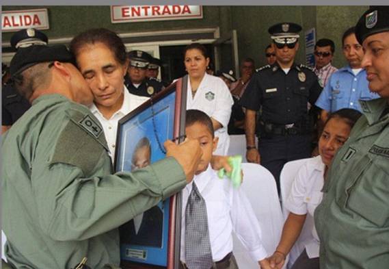 Policía transmite condolencias a los familiares.