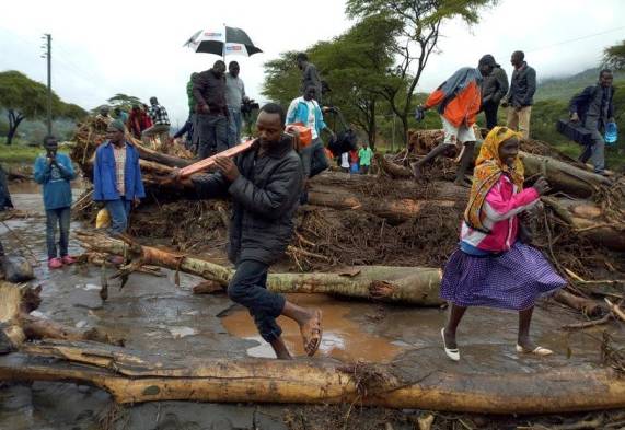 Suben a 52 los muertos por deslizamientos de tierra en el noroeste de Kenia