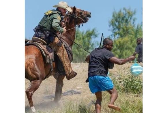 Polémica por imágenes de fronterizos gringos sometiendo a migrantes haitianos