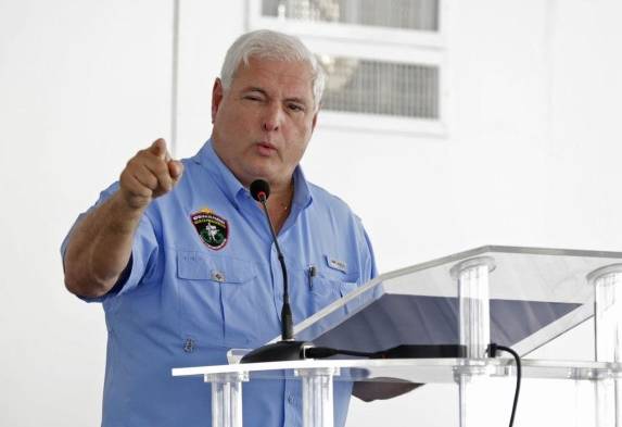 Debate con ‘trapitos sucios’ dentro y empujones afuera