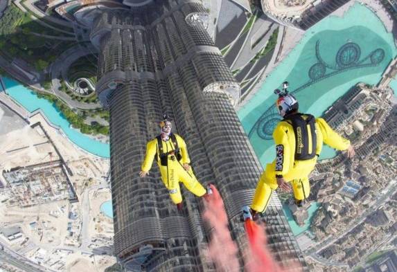 Saltan desde 828 metros de altura