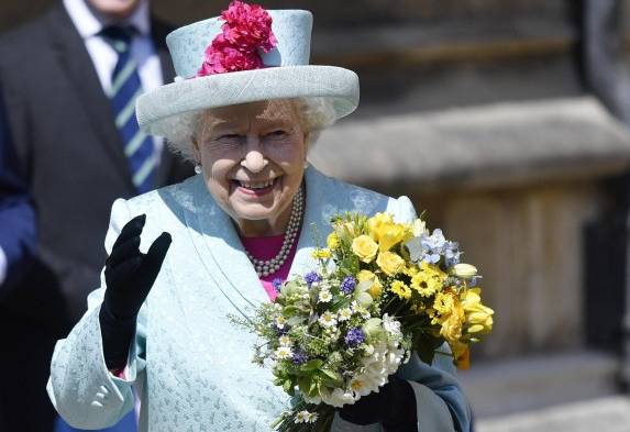 La reina Isabel II encantada con el nacimiento de su bisnieta