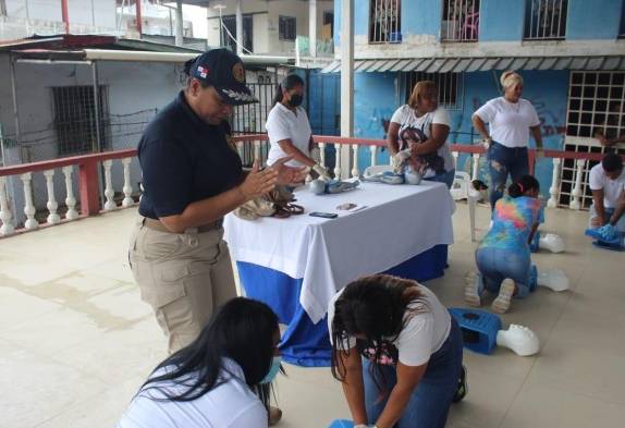 Residentes de Veracruz se capacitan en primeros auxilios