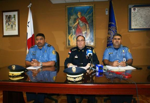 Autoridades del Benemérito Cuerpo de Bomberos de la República de Panamá (BCBRP).