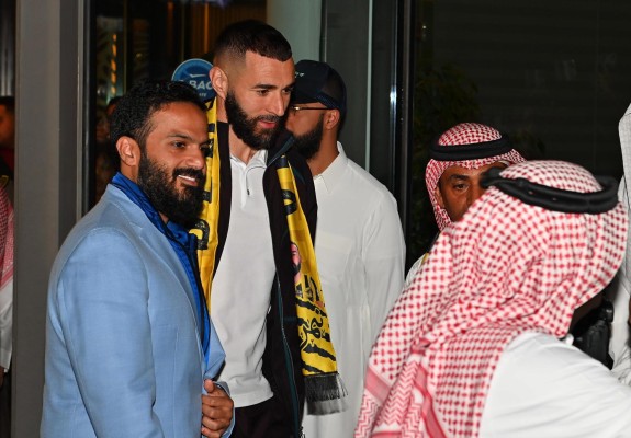 Karim Benzema llega a Yeda para ser presentado como jugador del club saudí Al Ittihad