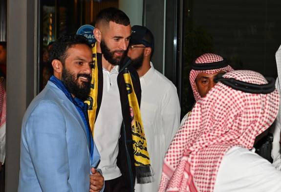 Karim Benzema llega a Yeda para ser presentado como jugador del club saudí Al Ittihad