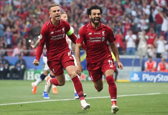 Liverpool se gana 'La orejona' desde el minuto uno con goles de Salah y Origi