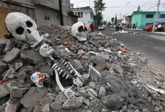 Las calaveras emergen de las calles para celebrar el Día de Muertos en México