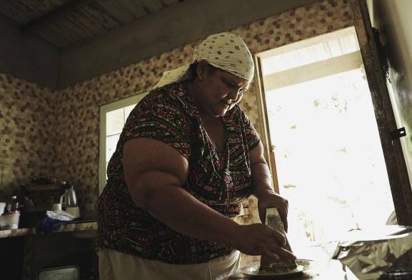 Emprendimiento femenino: Saca adelante a su familia vendiendo 'queques' 