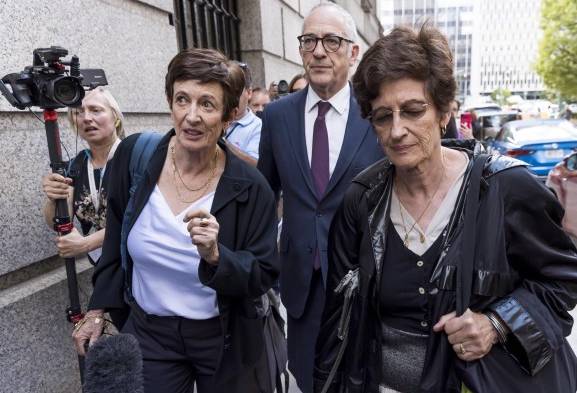 Hermanos de Ghislaine, en la corte