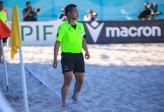 Jorge Tuñón vio acción en el partido inaugural entre Seychelles y Bielorrusia, en la Copa Mundial de Fútbol Playa de la FIFA 2025.