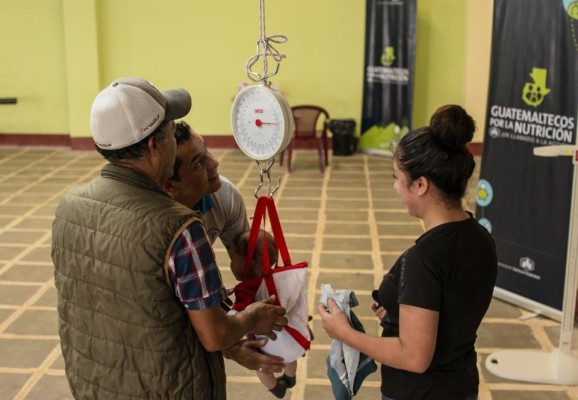 Presentan campamento móvil y clínicas para atender desnutrición en Guatemala