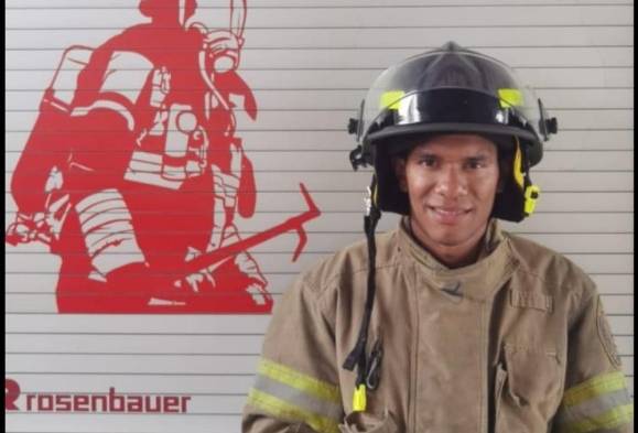 Julián Espinosa, el bombero nominado en los Premios Panamá en Positivo 2022