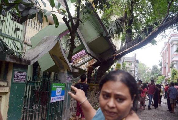 Los muertos en el terremoto suman 888, pero se teme más de un millar.