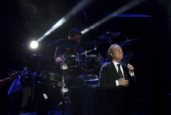 Julio Iglesias rompe su silencio en las redes por la muerte de su suegra