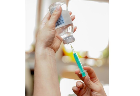 Pediatras incentivan a vacunar a niños y niñas contra el papiloma
