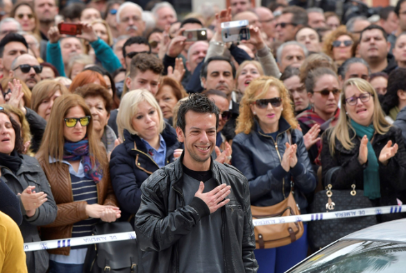 Españoles le dan el último adiós al pequeño Gabriel, asesinado por su madrastra