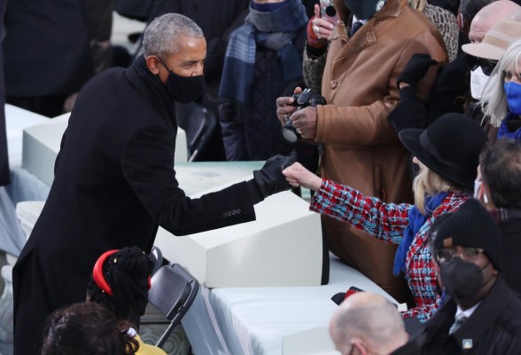 Fotografía tomada el pasado 20 de enero en la que se registró al expresidente de Estados Unidos Barack Obama (i), en Washington DC (EE.UU.).