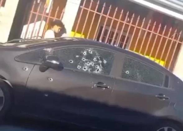 Un hombre se salvó ayer de un atentado.