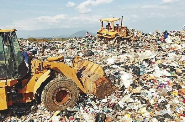 Es el mayor vertedero de Panamá y empezó sus labores al inicio de los años ochenta.