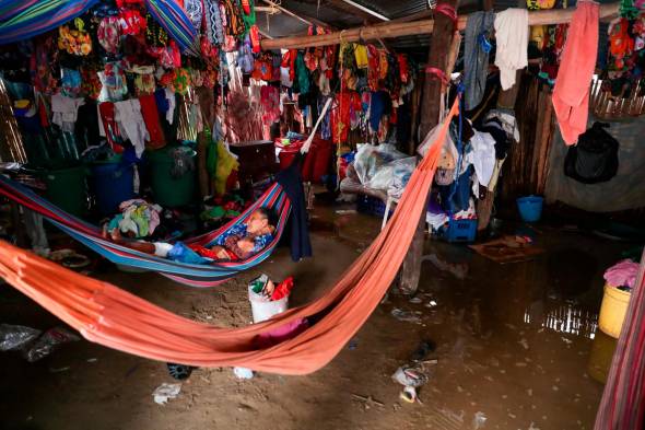 Mudanza de un hogar ancestral a casas de barriada