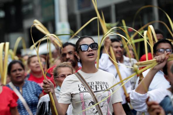 Con fe y alegría, miles de fieles celebran el Domingo de Ramos