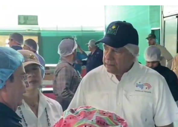 Visita del titular del Mida en la planta.