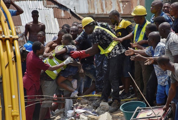 Acaba la labor de rescate de los niños atrapados tras un derrumbe en Nigeria