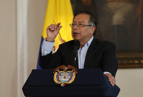 El presidente de Colombia Gustavo Petro durante una rueda de prensa, hoy en el Palacio de Nariño en Bogotá (Colombia). .